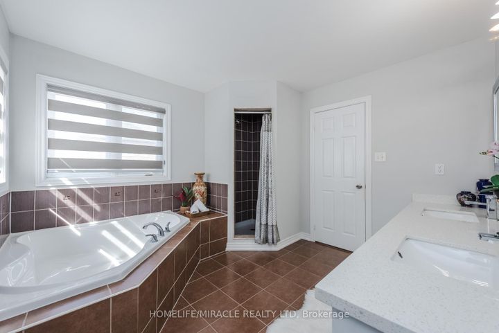 Photo 41 at 28 Iverson Drive, Credit Valley, Brampton