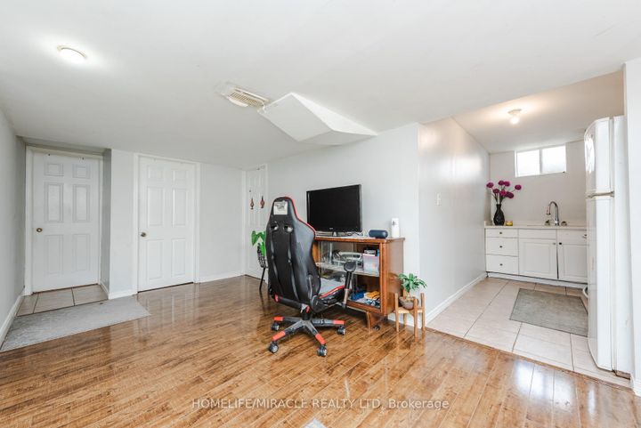 Photo 45 at 28 Iverson Drive, Credit Valley, Brampton