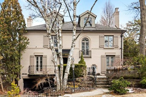 Photo 3 at 27 Strathgowan Crescent, Lawrence Park South, Toronto