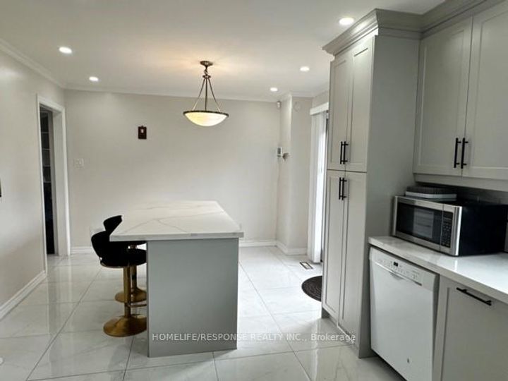 Photo 8 at 16 Cochrane Avenue, Heart Lake East, Brampton