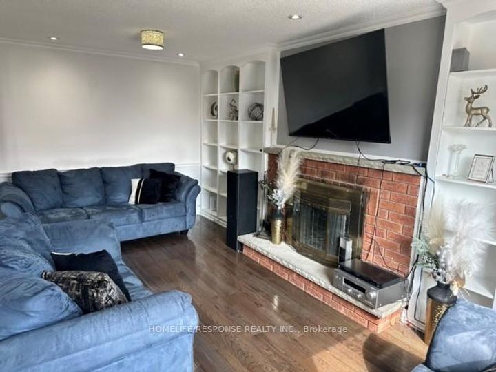 Photo 10 at 16 Cochrane Avenue, Heart Lake East, Brampton