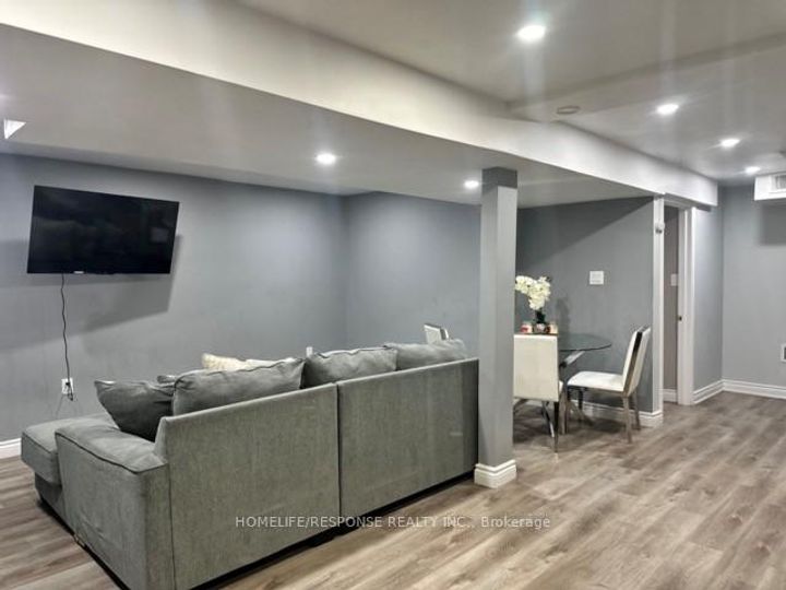 Photo 33 at 16 Cochrane Avenue, Heart Lake East, Brampton