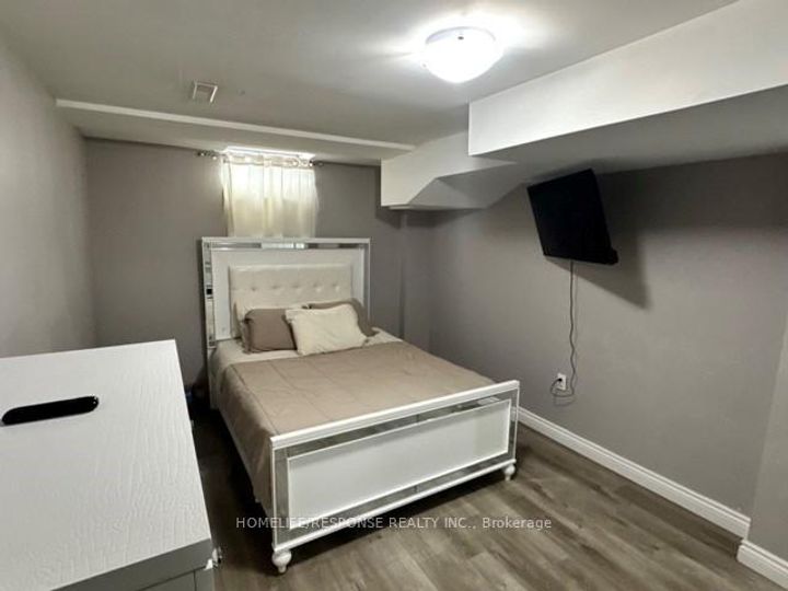 Photo 34 at 16 Cochrane Avenue, Heart Lake East, Brampton