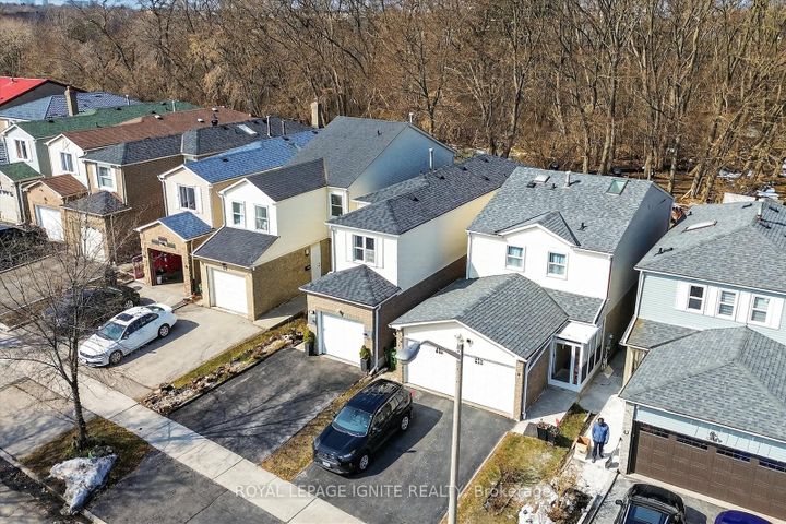 Photo 5 at 46 Courtlands Drive, Malvern, Toronto