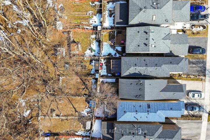 Photo 8 at 46 Courtlands Drive, Malvern, Toronto