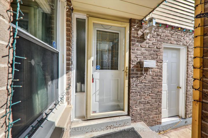 Photo 9 at 46 Courtlands Drive, Malvern, Toronto