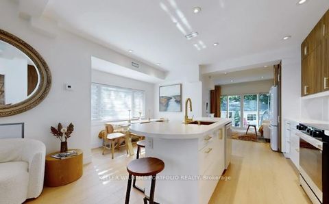 Photo 2 at 22 Pitt Avenue, Birchmount, Toronto