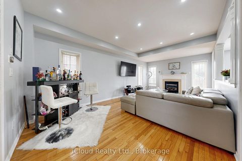 Photo 7 at 6 Mt Pleasant Avenue, Blue Grass Meadows, Whitby