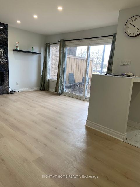 Photo 2 at 189 - 24 Springfair Avenue, Aurora Village, Aurora