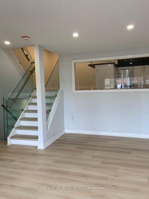 Photo 4 at 189 - 24 Springfair Avenue, Aurora Village, Aurora