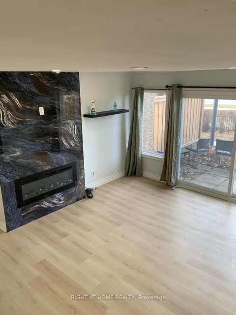 Photo 5 at 189 - 24 Springfair Avenue, Aurora Village, Aurora