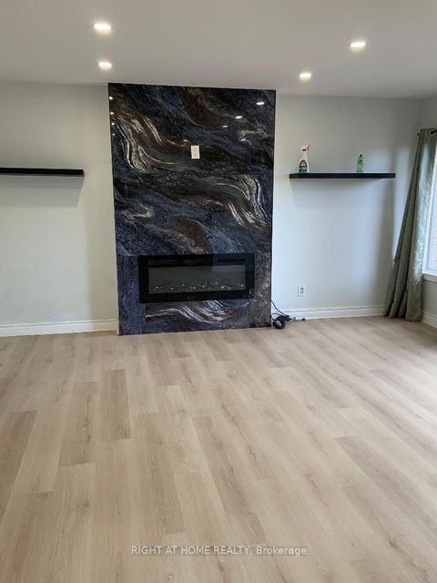 Photo 6 at 189 - 24 Springfair Avenue, Aurora Village, Aurora