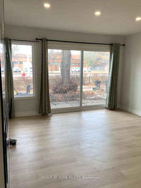 Photo 7 at 189 - 24 Springfair Avenue, Aurora Village, Aurora