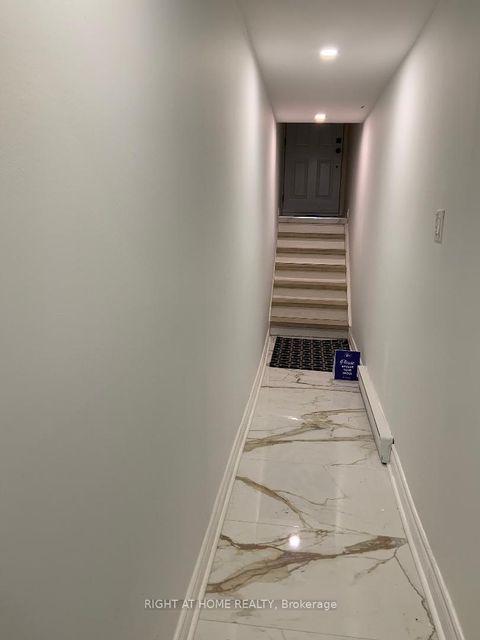 Photo 11 at 189 - 24 Springfair Avenue, Aurora Village, Aurora