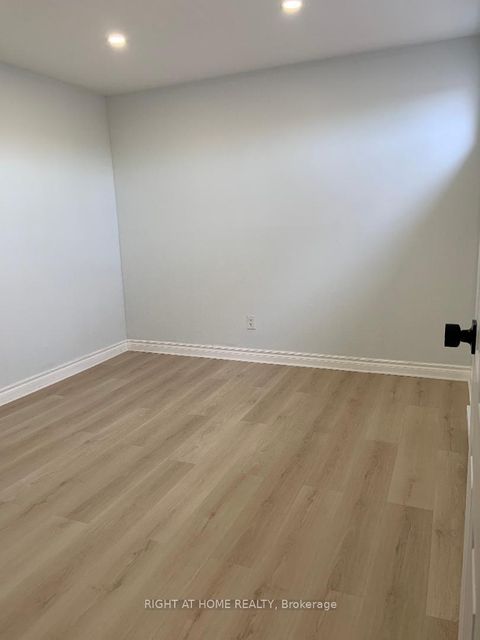 Photo 14 at 189 - 24 Springfair Avenue, Aurora Village, Aurora