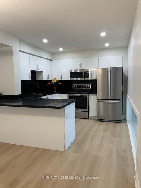 Photo 20 at 189 - 24 Springfair Avenue, Aurora Village, Aurora