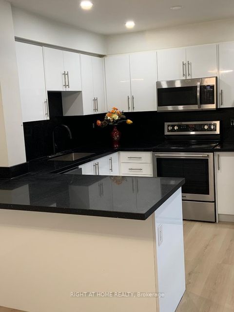 Photo 21 at 189 - 24 Springfair Avenue, Aurora Village, Aurora