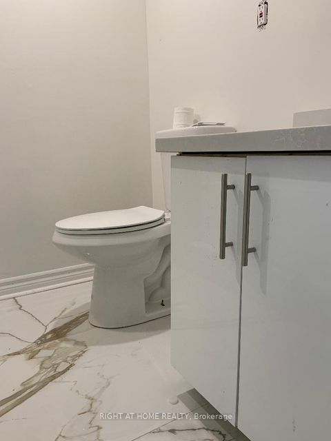 Photo 29 at 189 - 24 Springfair Avenue, Aurora Village, Aurora