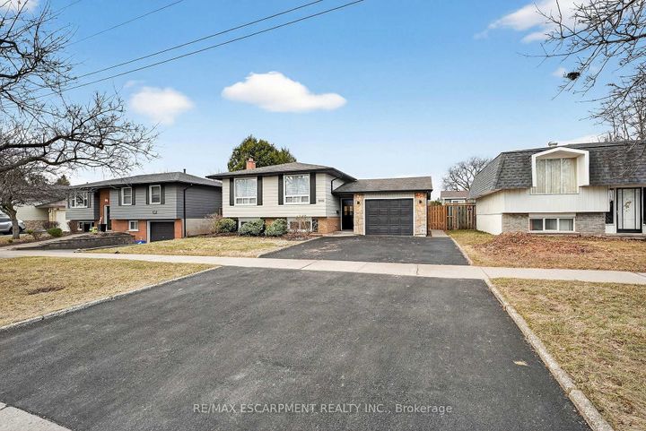 Photo 2 at 646 Cumberland Avenue, Roseland, Burlington