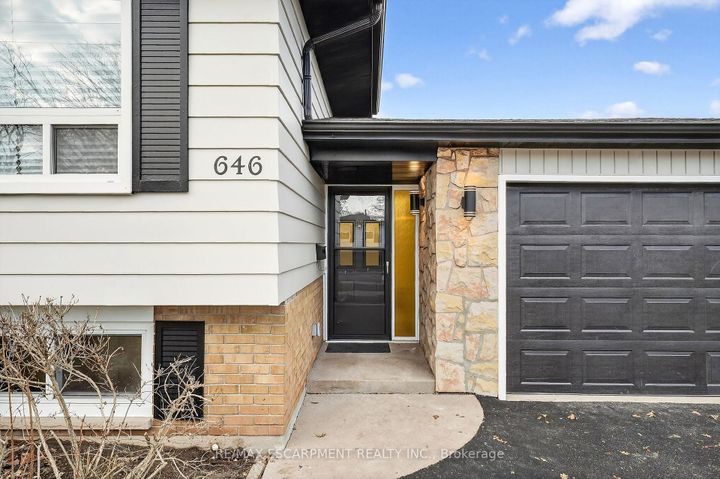 Photo 3 at 646 Cumberland Avenue, Roseland, Burlington