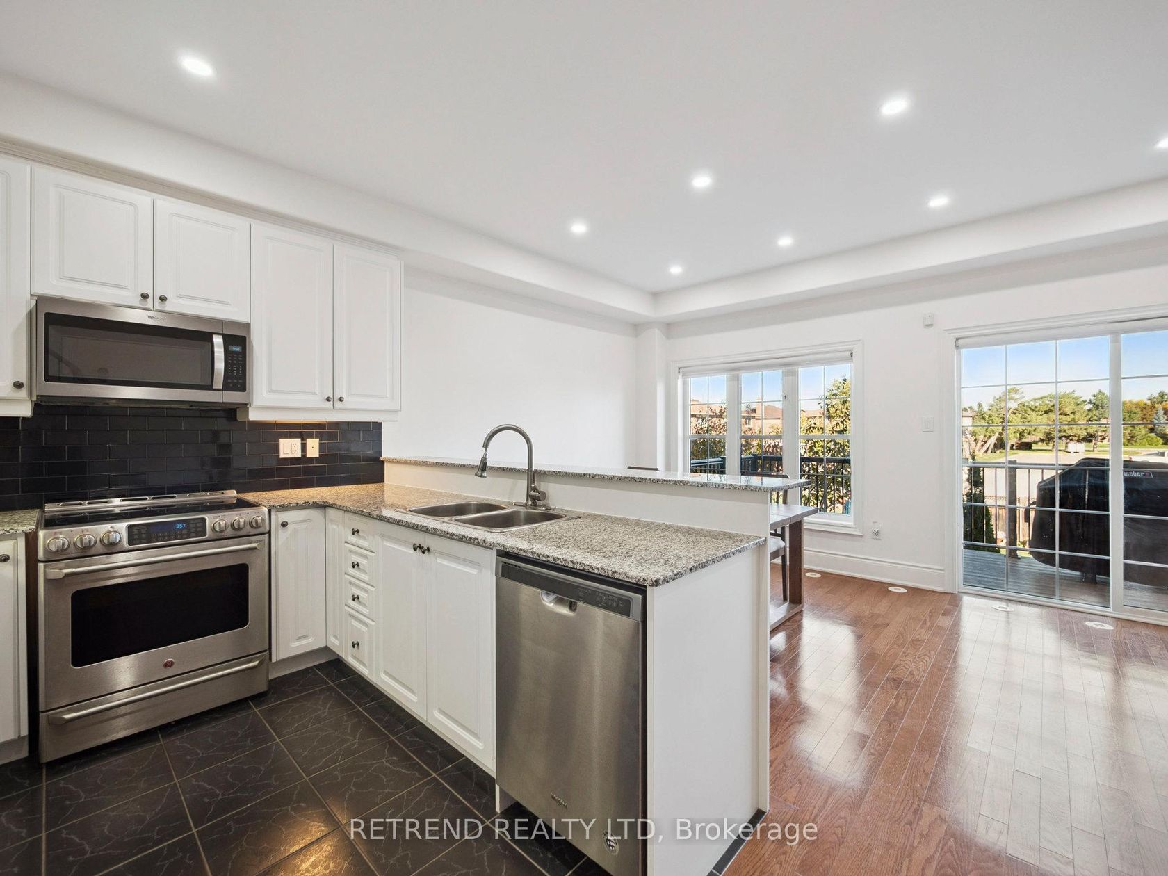 26 Golden Spruce Lane, Maple, Vaughan photo 7