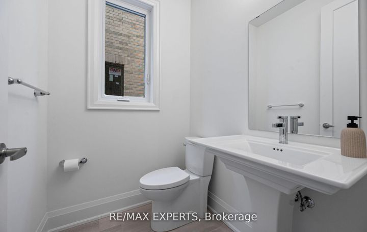 Photo 11 at 3304 Azam Way, GO Glenorchy, Oakville