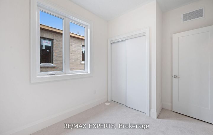 Photo 15 at 3304 Azam Way, GO Glenorchy, Oakville