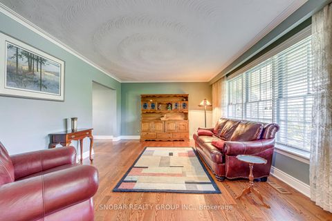 Photo 2 at 39 Beaver Bend Crescent, West Deane, Toronto