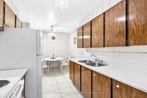 Photo 9 at 402 - 65 Southport Street, Swansea, Toronto