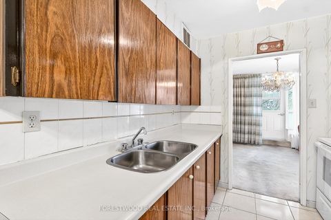 Photo 13 at 402 - 65 Southport Street, Swansea, Toronto
