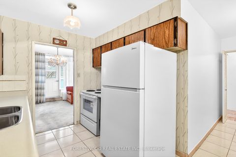 Photo 14 at 402 - 65 Southport Street, Swansea, Toronto