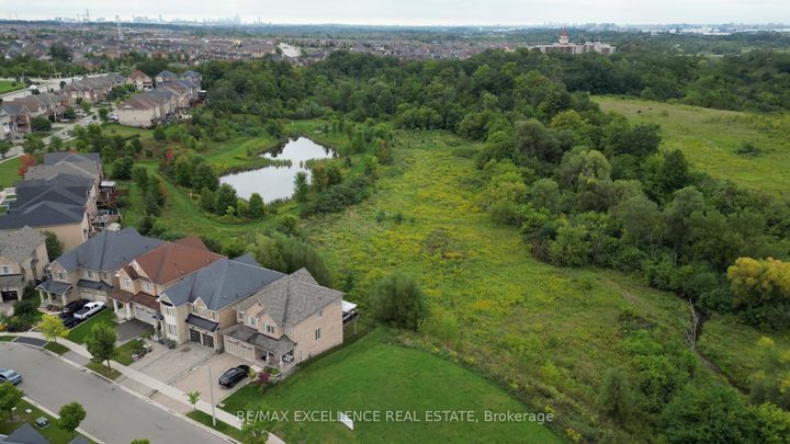 Photo 2 at 26 Fahey Drive, Bram West, Brampton