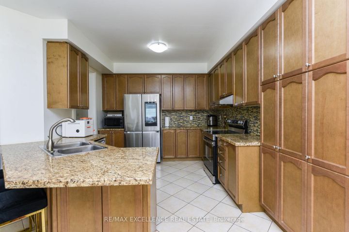 Photo 12 at 26 Fahey Drive, Bram West, Brampton