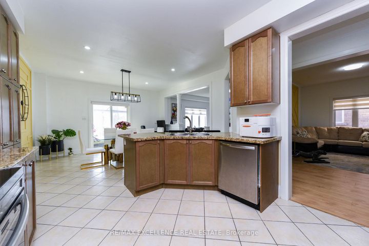 Photo 13 at 26 Fahey Drive, Bram West, Brampton