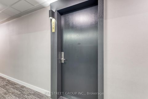 Photo 6 at 210 - 158 FRONT Street E, Moss Park, Toronto