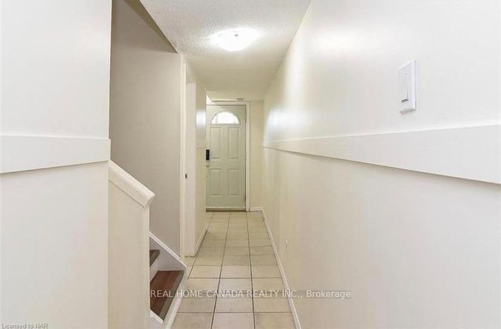 Photo 1 at 34 - 6449 GLEN ERIN Drive, Meadowvale, Mississauga