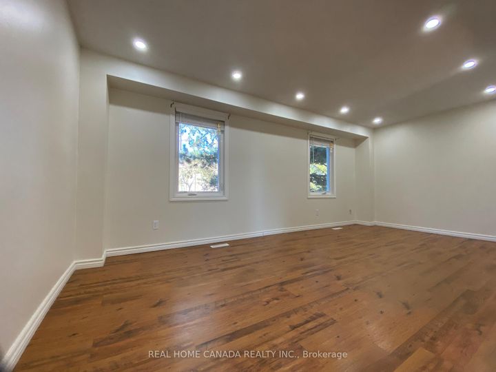 Photo 3 at 34 - 6449 GLEN ERIN Drive, Meadowvale, Mississauga