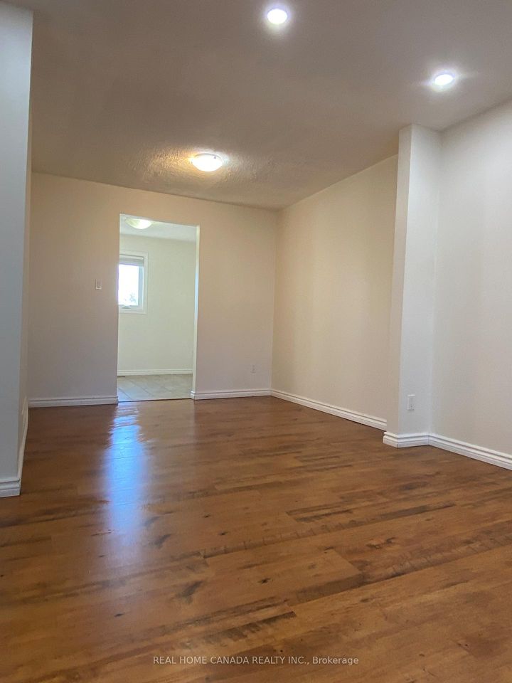 Photo 4 at 34 - 6449 GLEN ERIN Drive, Meadowvale, Mississauga