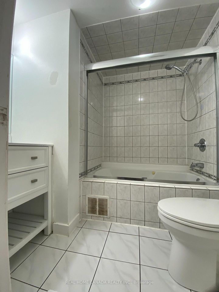 Photo 17 at 34 - 6449 GLEN ERIN Drive, Meadowvale, Mississauga