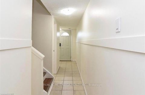 Photo 1 at 34 - 6449 GLEN ERIN Drive, Meadowvale, Mississauga