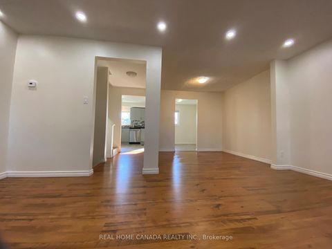 Photo 2 at 34 - 6449 GLEN ERIN Drive, Meadowvale, Mississauga