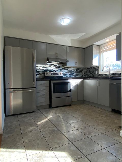 Photo 6 at 34 - 6449 GLEN ERIN Drive, Meadowvale, Mississauga