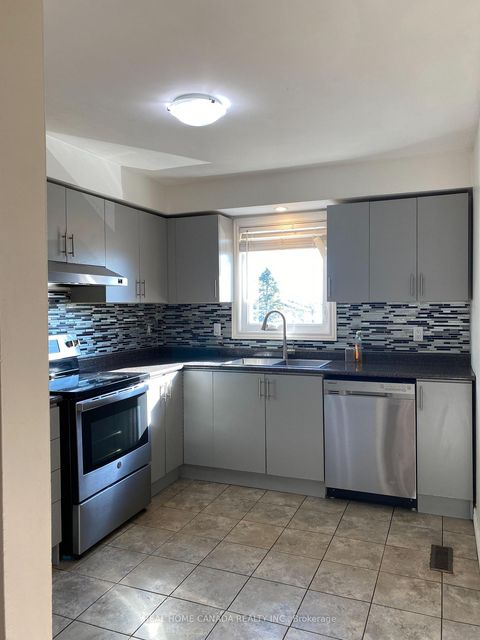 Photo 7 at 34 - 6449 GLEN ERIN Drive, Meadowvale, Mississauga