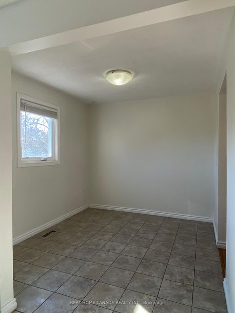 Photo 8 at 34 - 6449 GLEN ERIN Drive, Meadowvale, Mississauga