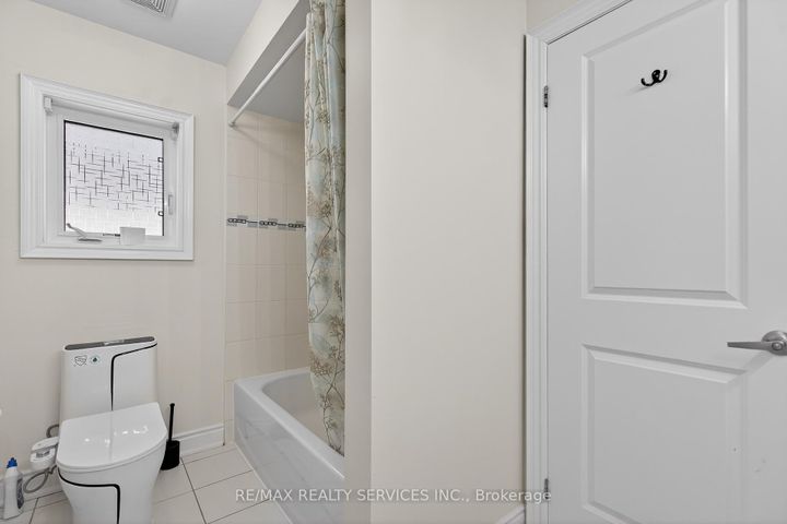 Photo 33 at 25 Selsdon Street, Credit Valley, Brampton
