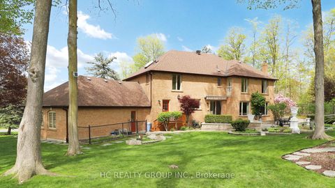 Photo 4 at 2 Glenridge Drive, Devil's Elbow, Markham