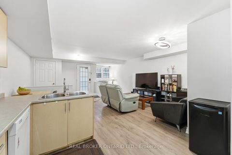 Photo 10 at 92 - 37 Four Winds Drive, York University Heights, Toronto