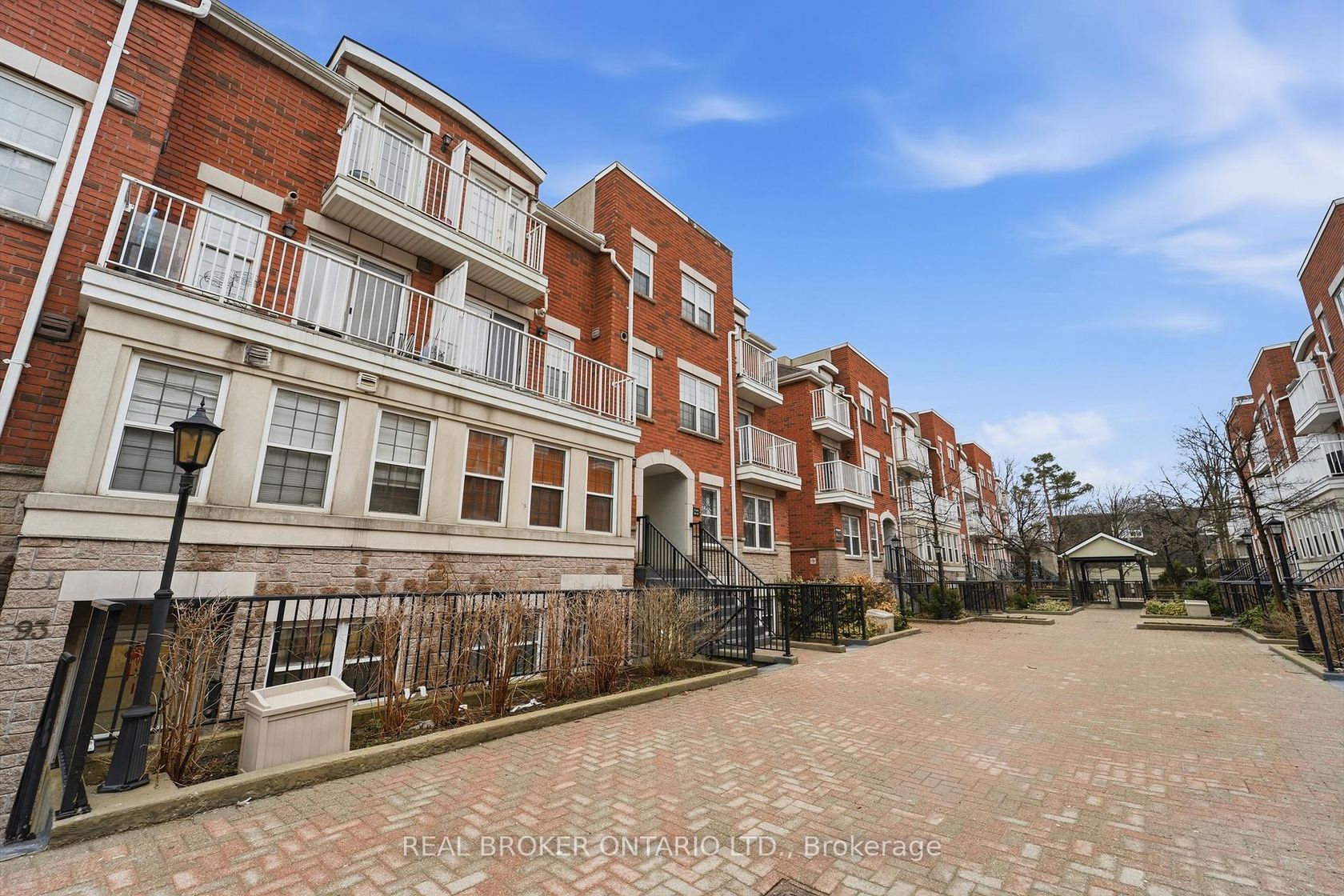 92 - 37 Four Winds Drive, York University Heights, Toronto 