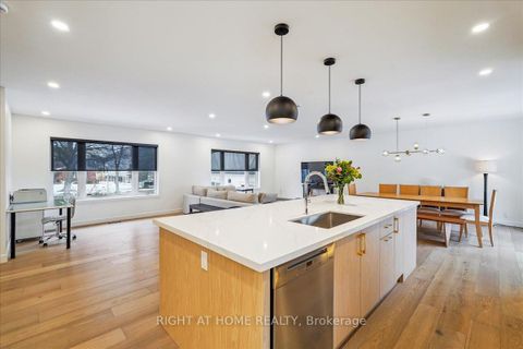 Photo 5 at 2090 Stonehouse Crescent, Sheridan, Mississauga