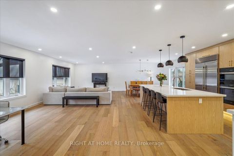 Photo 6 at 2090 Stonehouse Crescent, Sheridan, Mississauga